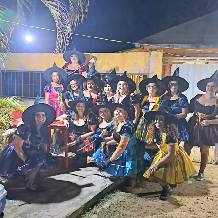 ‘As netinhas do vovô Hélio’ preservam a tradição no Carnaval de Xapuri📹