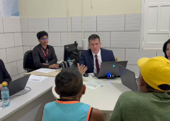 Depois de 85 anos sem documentos, homem resgatado na mata recebe registro no Acre