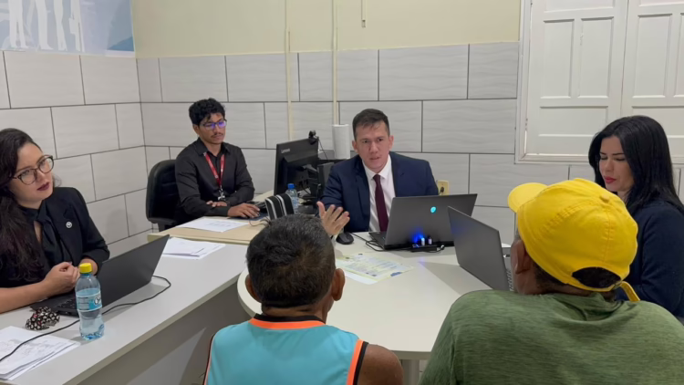 Depois de 85 anos sem documentos, homem resgatado na mata recebe registro no Acre