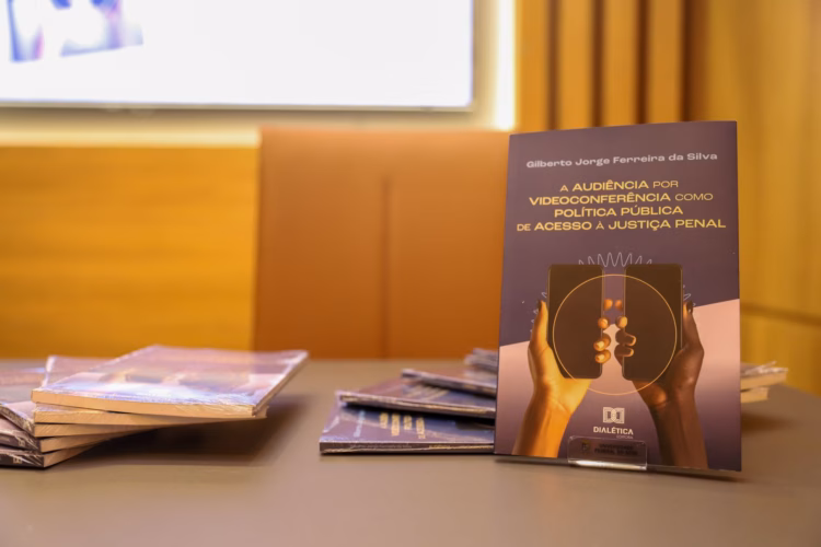 Defensoria do Acre lança livro sobre audiências virtuais e acesso à Justiça Penal