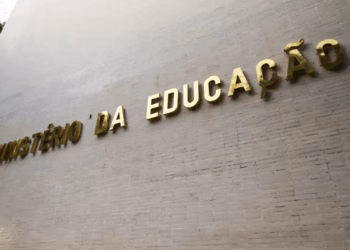Universidades privadas querem se excluir do Sistema Nacional de Educação para manter privilégios