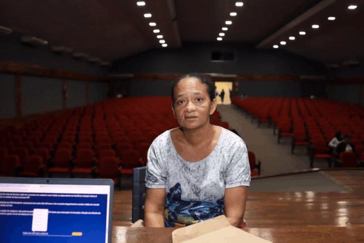 Dona Raimunda Vieira, diarista da Cidade do Povo, entre os aprovados na CNH Social 2025