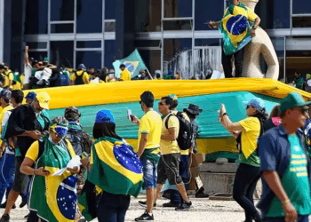 Cientista político vê onda bolsonarista enfraquecida após condenação