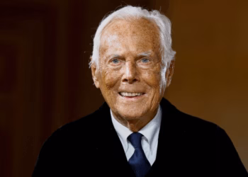 Giorgio Armani deixa lição de mestre aos 91 anos