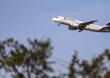 Latam anuncia compra de 24 aviões da Embraer