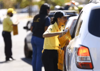 Transporte: melhor lugar de criança no carro é o meio do banco de trás