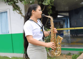 Acreana de 14 anos passa em 14 faculdades e lidera concurso público