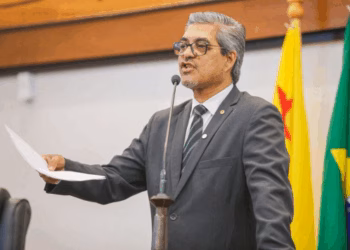 Dep. Edvaldo denuncia falhas na estrutura de escola pública no Acre