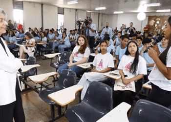Jovens aprendem o poder do voto em encontro com Min. Cármen Lúcia📹