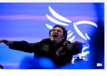 Javier e um resultado bom para oferecer a Donaldo, seu chefe