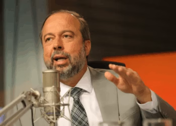 Apagão no país foi causado por incêndio em subestação no Paraná, diz ministro